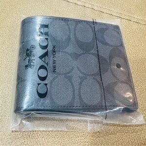 Coach Men's Gray Signature Wallet